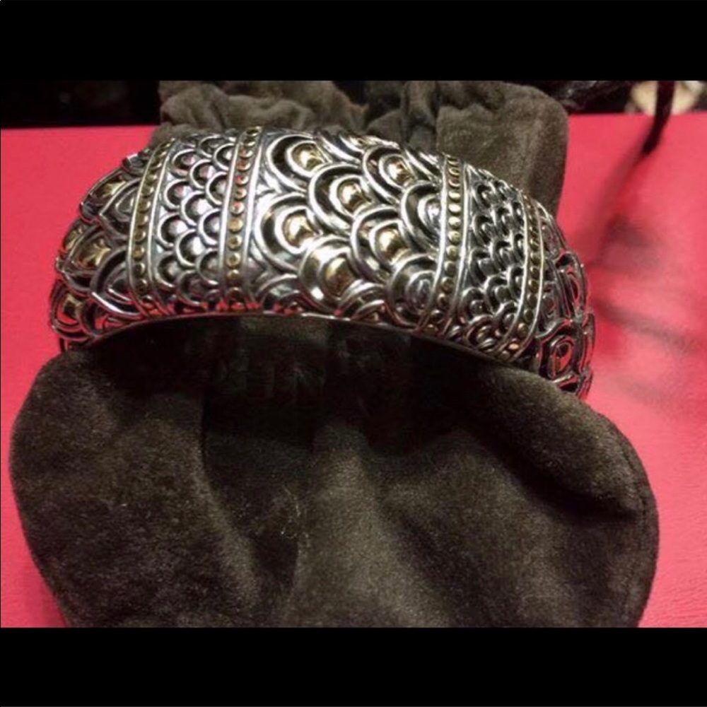 John Hardy Sterling Cuff bracelet very pretty size S/M 18k
